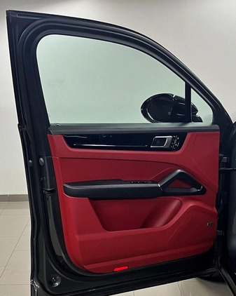 Porsche Cayenne cena 399000 przebieg: 74921, rok produkcji 2019 z Goniądz małe 781